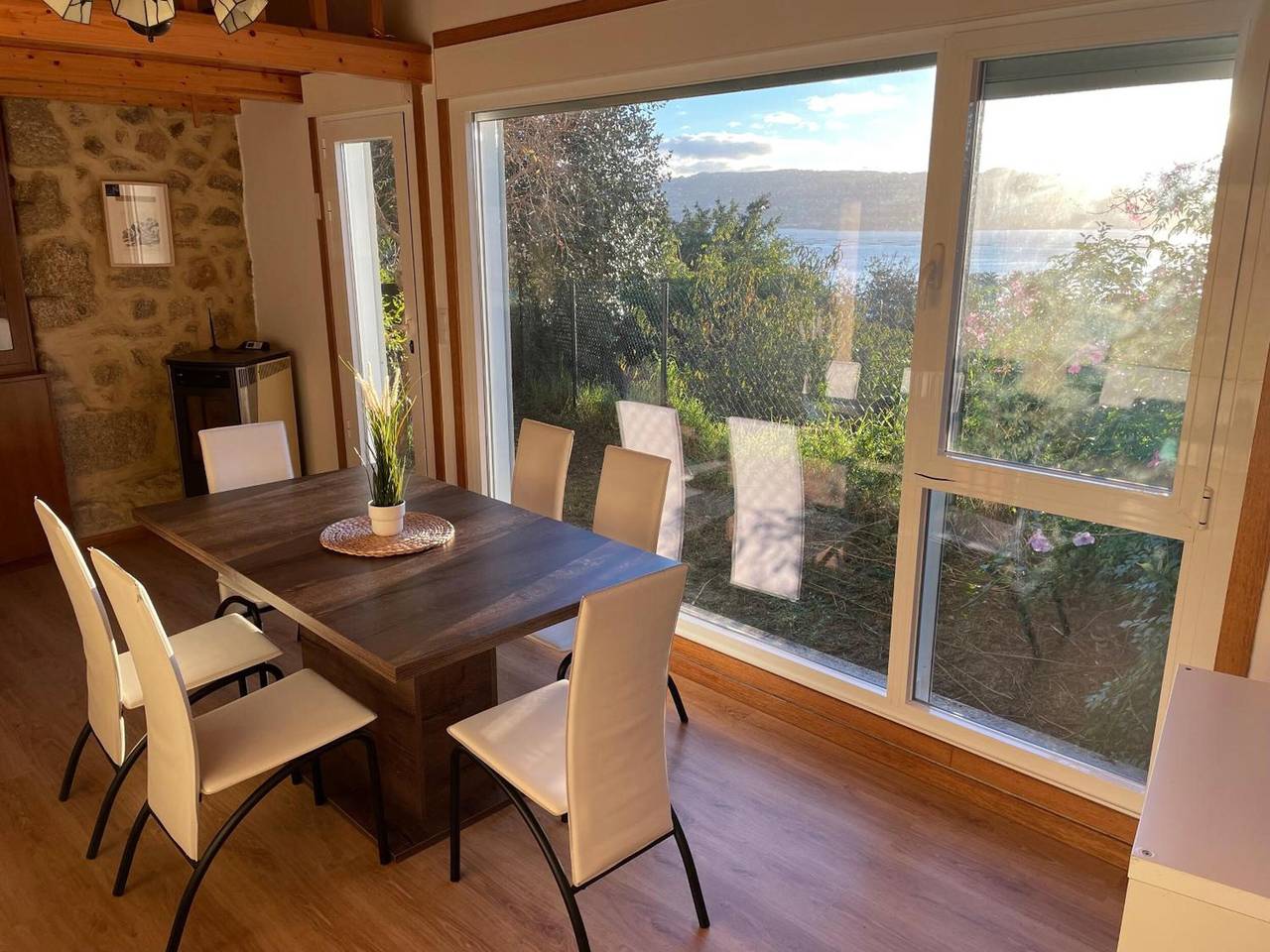 Maison de campagne avec terrasse et jardin privés, Wi-Fi in Moaña, Rías Baixas
