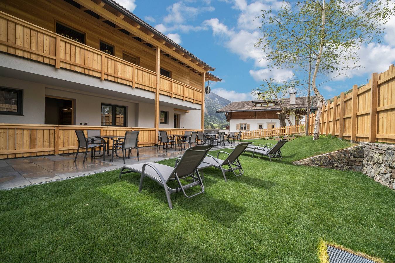 Ganze Wohnung, Ferienwohnung "Seebrunn - Schusterhüttl Alm" mit Berg- und Seeblick, Terrasse & Garten in Kuppelwies, Ulten