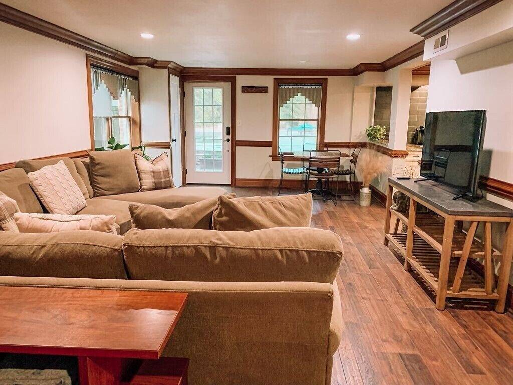 Ganze Wohnung, [Optional Hot Tub] Farmhouse style apartment - newly renovated in Union County (NC)