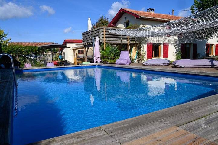 Location de vacances pour 2 personnes, avec vue et jardin ainsi que terrasse et piscine à Azur - 3