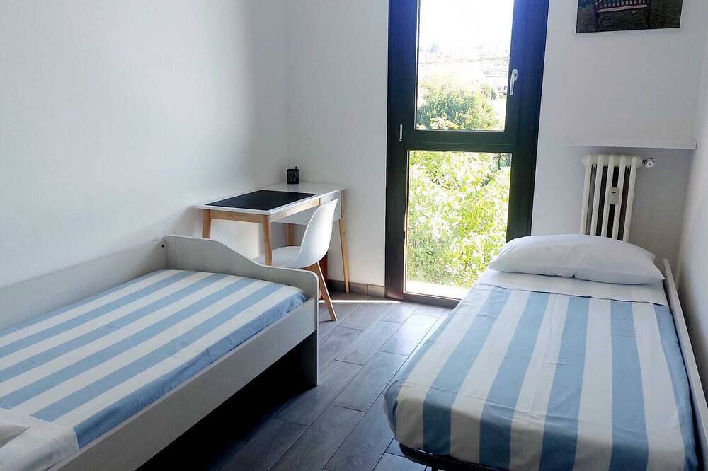 Ganze Wohnung, Miralago Apartment: Lake View & Lakefront Garden – near Lake Maggiore & Como in Oltrona al Lago, Gavirate