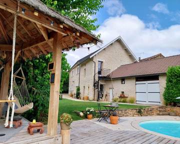 Chambre d’hôte pour 2 personnes, avec piscine et jardin dans l' Isère