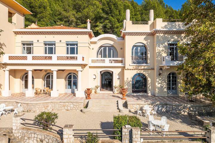 Ferienhaus für 10 Personen, mit Balkon und Garten sowie Pool in Cassis