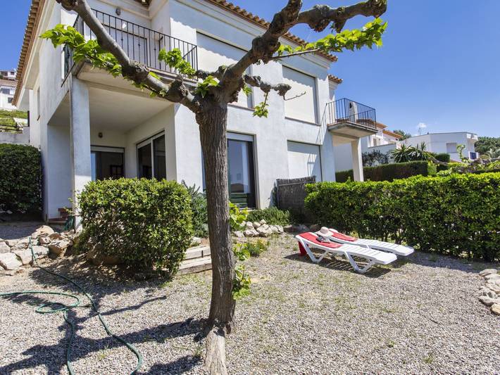 Maison de vacances pour 8 personnes, avec vue ainsi que terrasse et jardin dans Cala Montgo