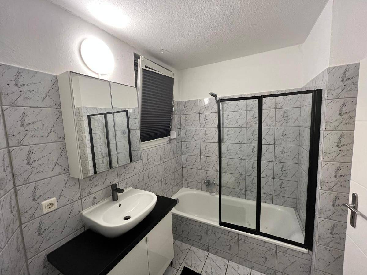 Ganze Wohnung, Apartment with Terrace in Burglesum, Bremen
