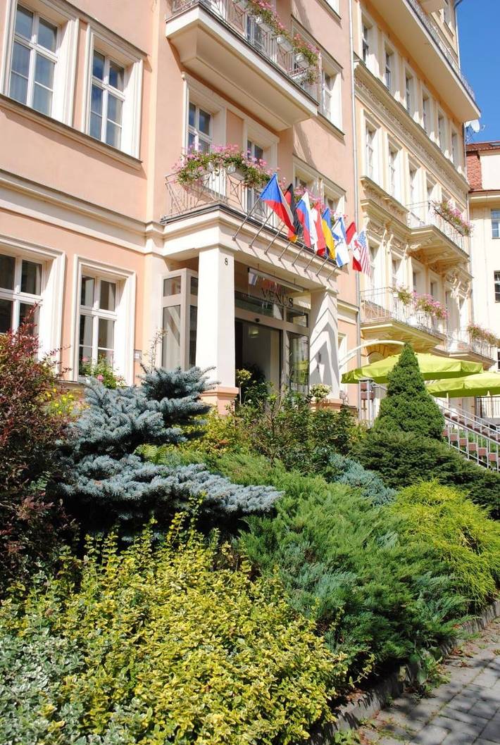 Hotel für 3 Personen, mit Terrasse und Whirlpool sowie Pool und Sauna in Karlsbad - 2