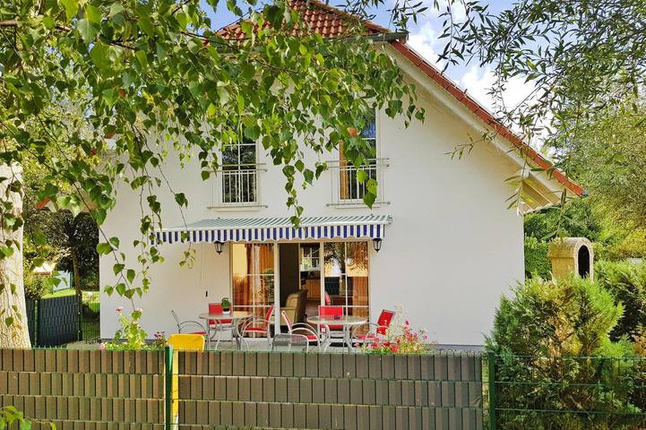 Ferienhaus für 6 Personen, mit Balkon und Terrasse sowie Garten am Kummerower See