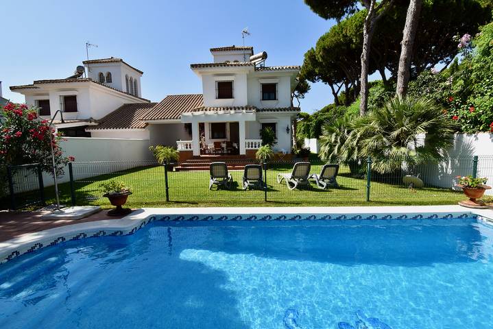 Chalet para 8 personas, con Jardín y Piscina en La Barrosa