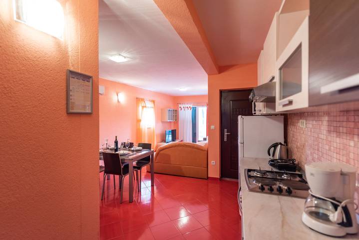 Appartement de vacances pour 4 personnes, avec balcon ainsi que vue et piscine - 1