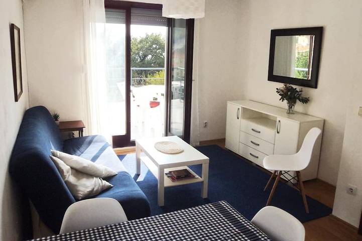 Ferienwohnung für 3 Personen, mit Terrasse und Garten in Budva