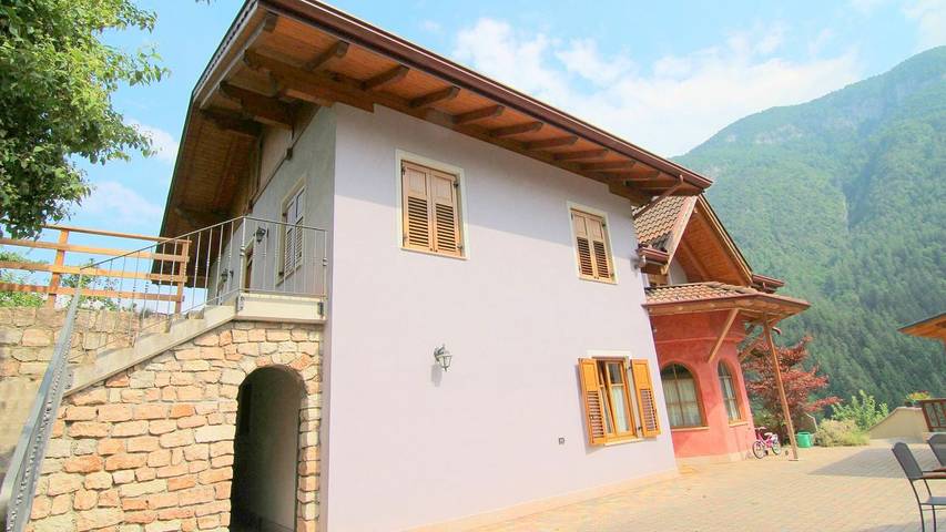 Casa vacanza per 6 persone, con idromassaggio e giardino nonché piscina e sauna, con animali domestici in Trentino