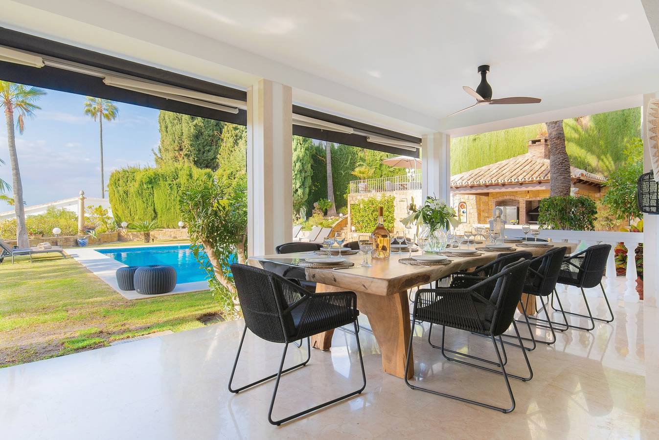 Villa 'Flores' with Sea View, Wi-Fi and Air Conditioning in Las Chapas, Marbella