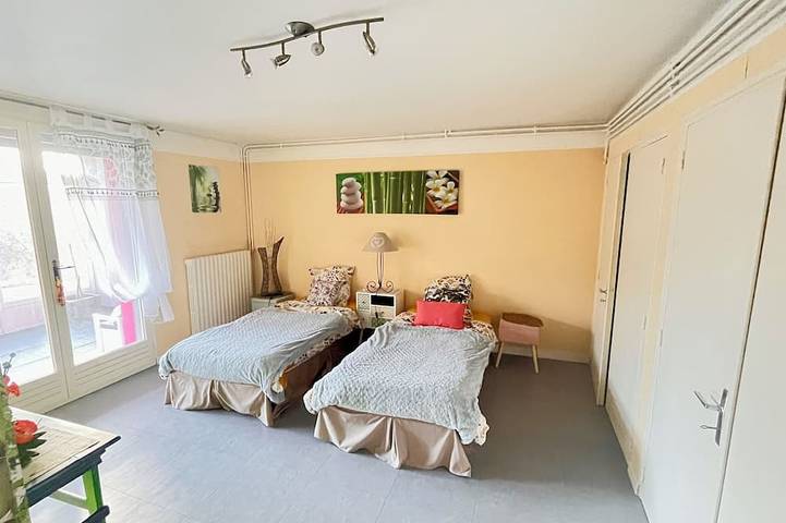 Maison de vacances pour 6 personnes, avec jacuzzi et piscine ainsi que terrasse et jardin dans Allier - 2