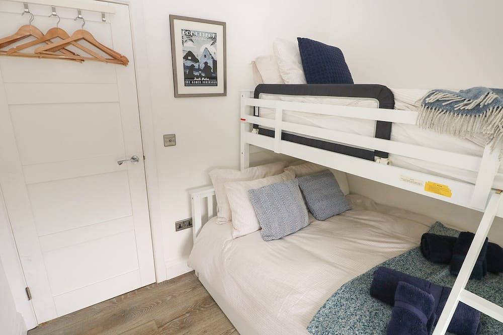 2 Salt Cottage, pet friendly, character holiday cottage in Port Eynon in Swansea region