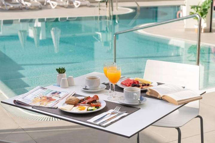 Hotel für 2 Personen, mit Terrasse und Pool in Son Moll - 4