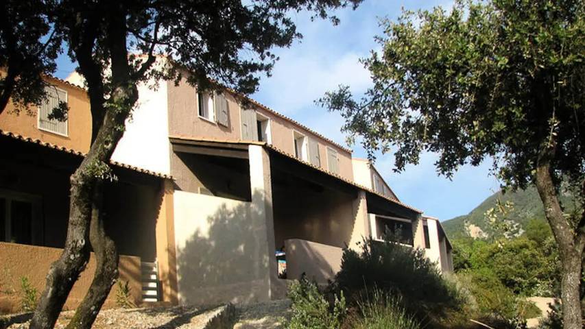 Gîte pour 7 personnes, avec Terrasse ainsi que Jardin et Piscine à Mollans-sur-Ouvèze - 4