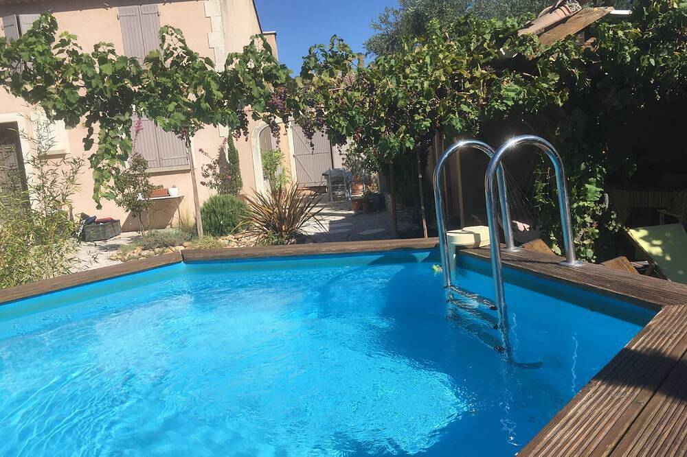 Pretty giteen provence accepts pets in Jonquerettes, Vaucluse