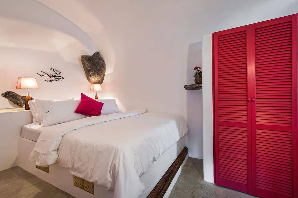 Old Vourvoulos Houses - Santorini - Stylish House for 4-6! in Vourvoulos, Santorini