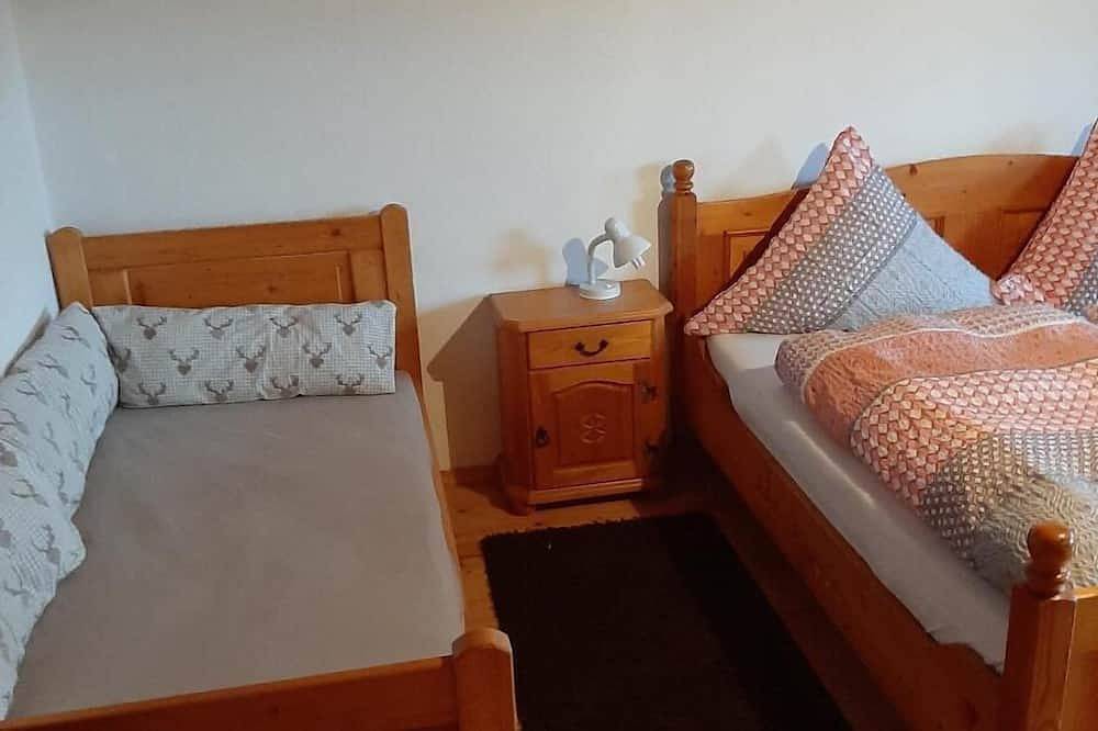 Ganze Wohnung, Gemütliche Ferienwohnung (100 m2) mit Balkon und Kinderspielecke, perfekt für Familien in Viechtach, Ostbayern