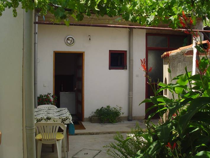 Ferienwohnung für 2 Personen, mit Balkon/Terrasse in Pakostane