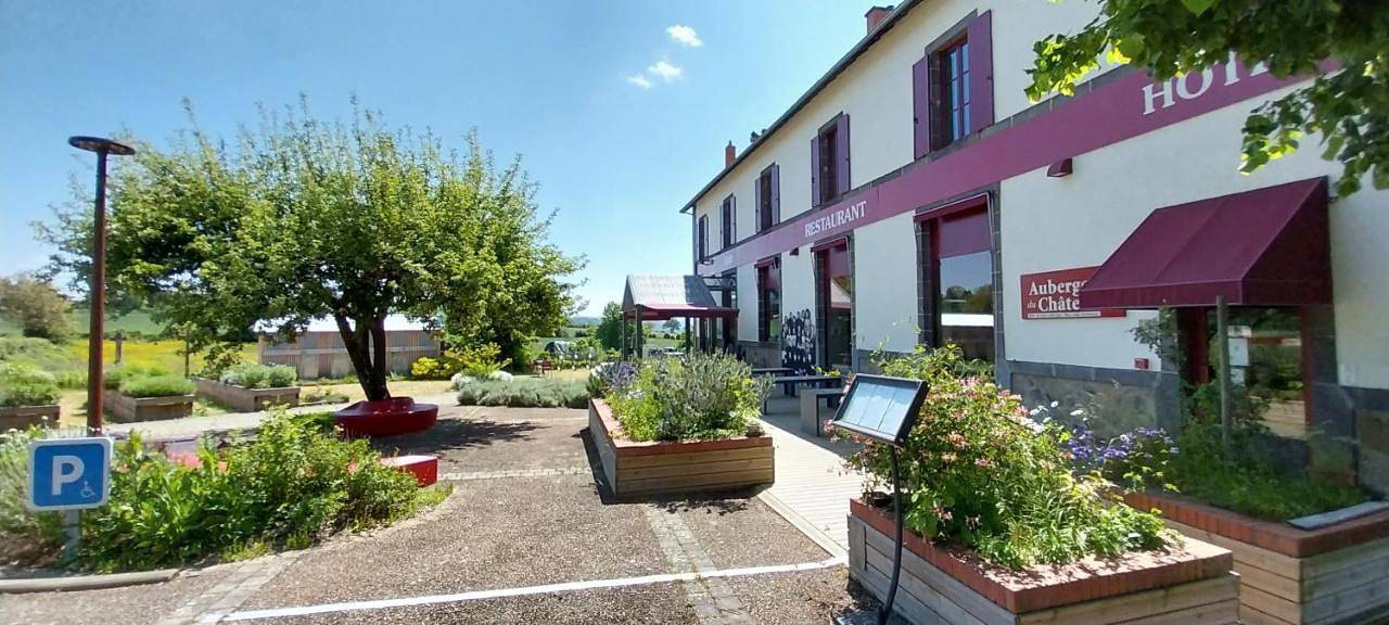 Logis hôtels Auberge du Château in Saint-Rémy-de-Blot, Puy-de-Dôme