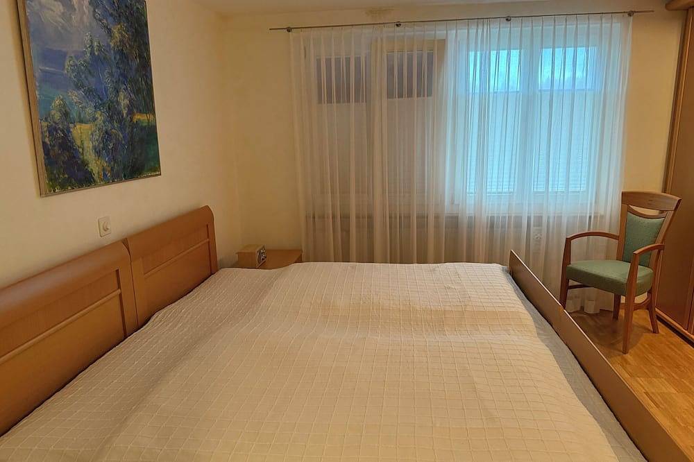 Ganze Wohnung, Charmante und ruhige Ferienwohnung mit Panoramablick auf die Berge in Ringgenberg, Berner Oberland