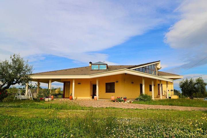 Villa for 6 people, with garden and balcony, with pets in Abruzzo