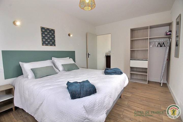 Gîte pour 6 personnes, avec jardin ainsi que jacuzzi et terrasse à Plurien - 4