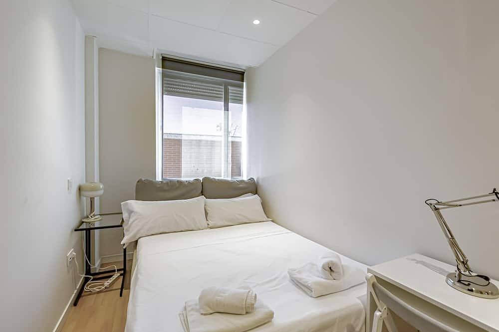 Entire apartment, New Apartment Madrid Feria 105 in Madrid, Madrid Province