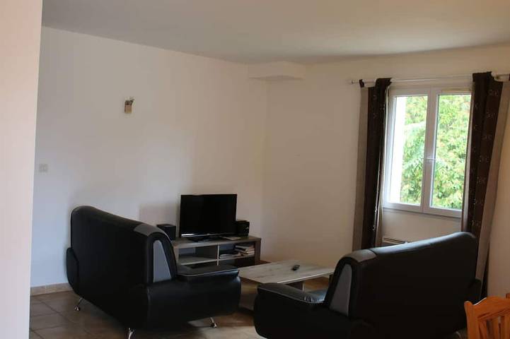 Villa with private pool in a quiet area: Les Oliviers in Mallemort, Arles region