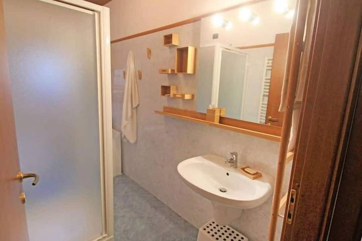 Ganze Wohnung, Ferienwohnung Sabina in Luino, Comune di Luino