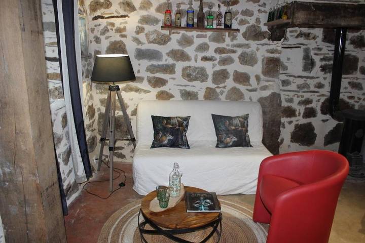 Gîte pour 4 personnes, avec Terrasse ainsi que Jardin et Piscine à Maure-de-Bretagne