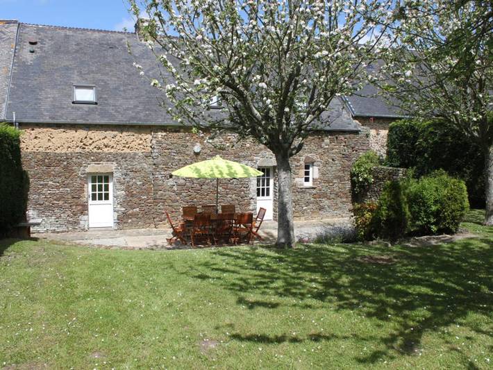 Gîte pour 7 personnes, avec jardin et terrasse, animaux acceptés dans Saint Sauveur De Pierrepont