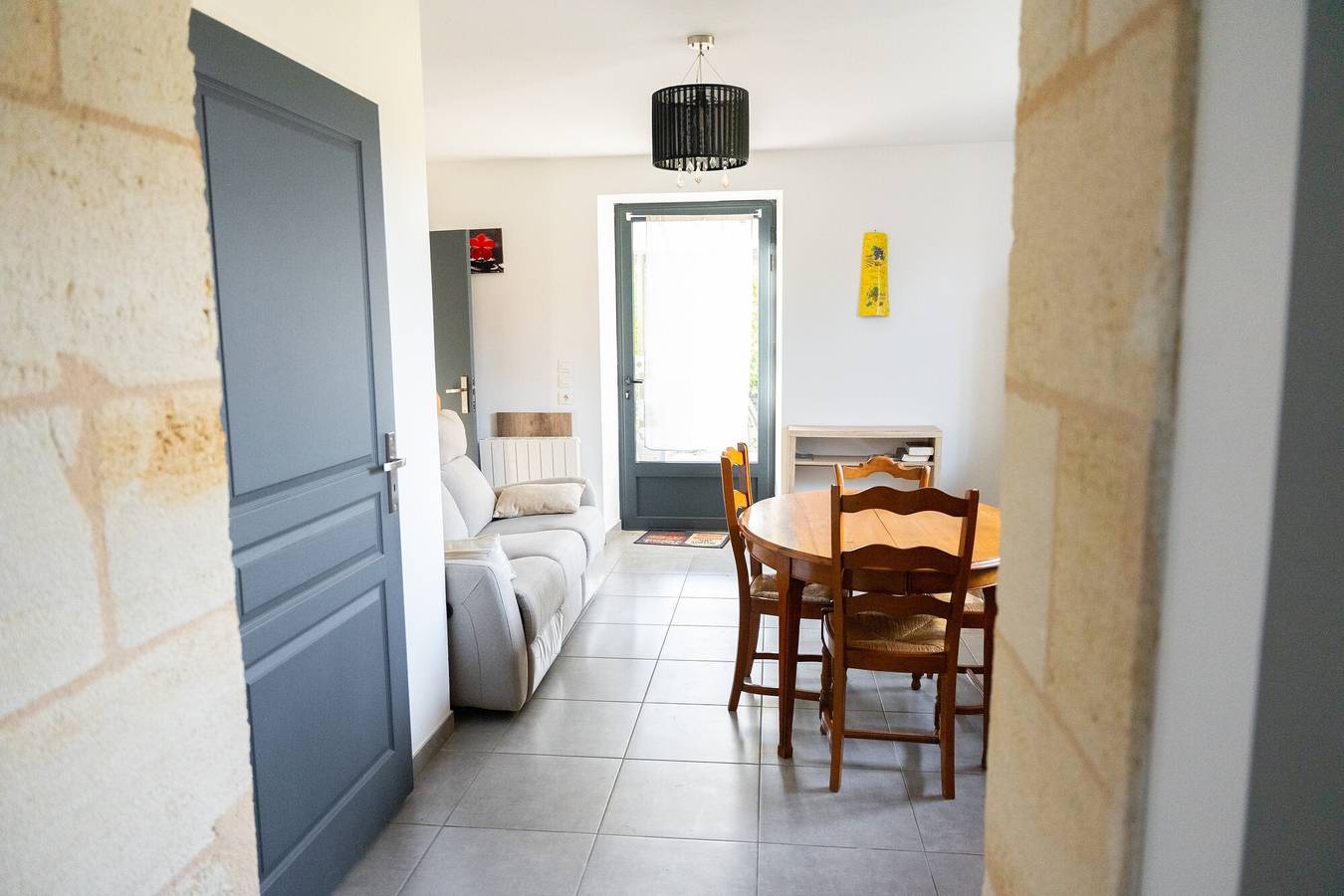 Gîte L'Ombrière with Shared Pool, Communal Terrace, and Wi-Fi in Saint-Caprais-de-Bordeaux, Bordeaux region