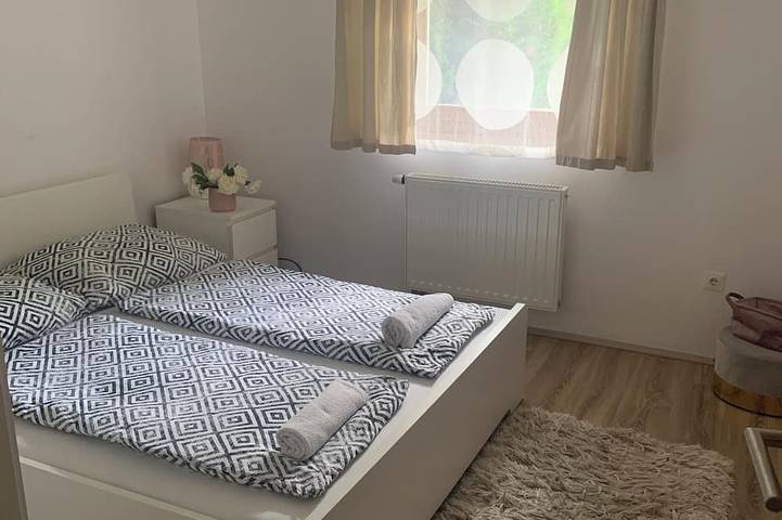 Ganze Wohnung, Cozy apartment with 1 bedroom and Ac, Wifi in welcoming Pécs in Pecs, Kleingebiet Fünfkirchen