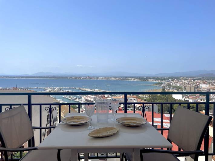 Ferienwohnung für 5 Personen, mit Balkon und Terrasse in Roses
