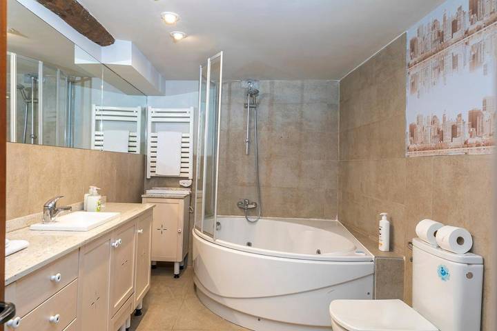 Gîte pour 2 personnes, avec jardin et jacuzzi à Adahuesca - 2