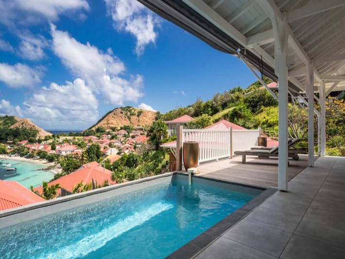 Gîte pour 4 personnes, avec terrasse ainsi que jardin et piscine, adapté aux familles à Terre-de-Haut - 4
