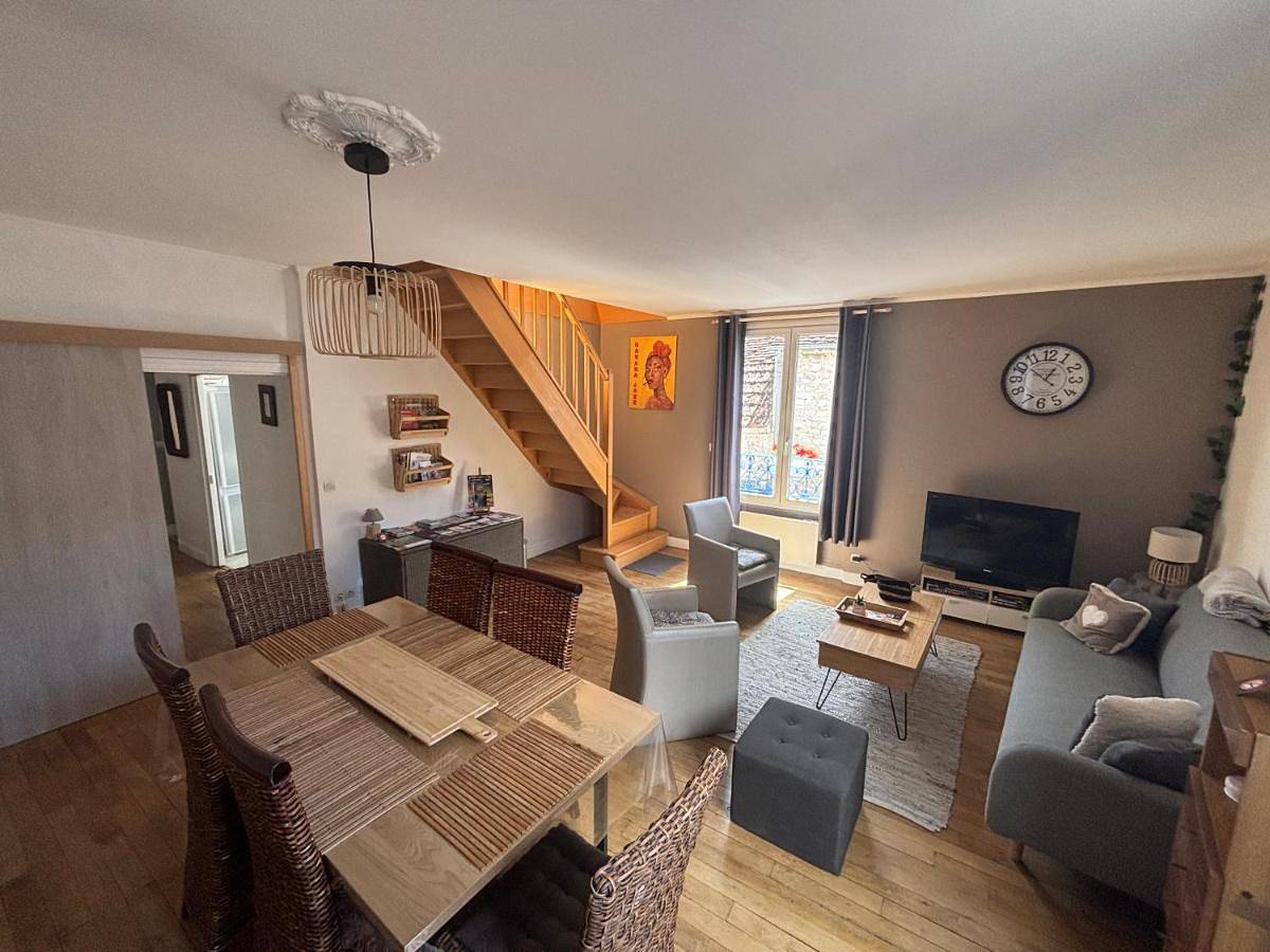 Appartement entier, Gîte du Palais 3 étoiles in Châteauneuf-sur-Cher, Saint-Amand-Montrond