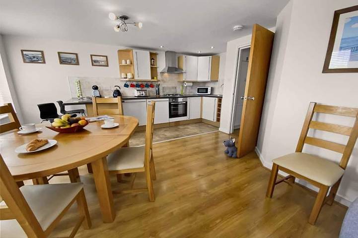Ganze Wohnung, Waterfront Quay - Apartment mit 2 Schlafzimmern und Hafenblick für 4 Personen (+2) in Gosport, Hampshire