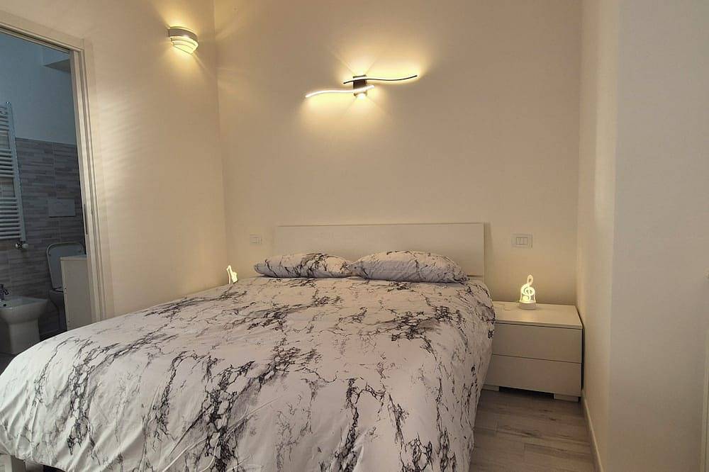 Entire apartment, R&B Home The right place close by the eternal city and the seaside in Fiumicino, Rome Province