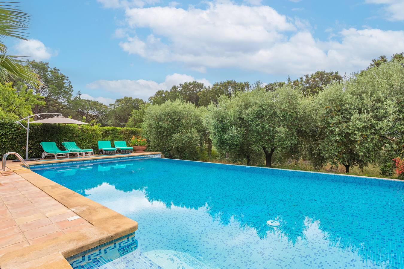 Appartement entier, Appartement Domi avec piscine partagée, terrasse privée et Wi-Fi in Grimaud, Région de Draguignan