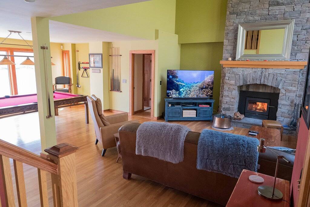 Lake Home mit Whirlpool, Pool / Tischtennis / Pokertischen, Angeln, Booten, Feuerstelle in Dutchess County