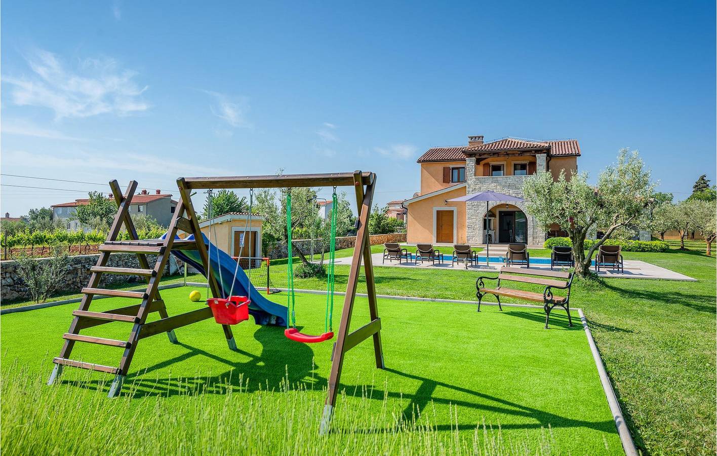 Charmantes Apartment mit 2 Schlafzimmern am Pool in der Nähe des Stadtzentrums von Manjadvorci in Filipana, Südküste Istrien