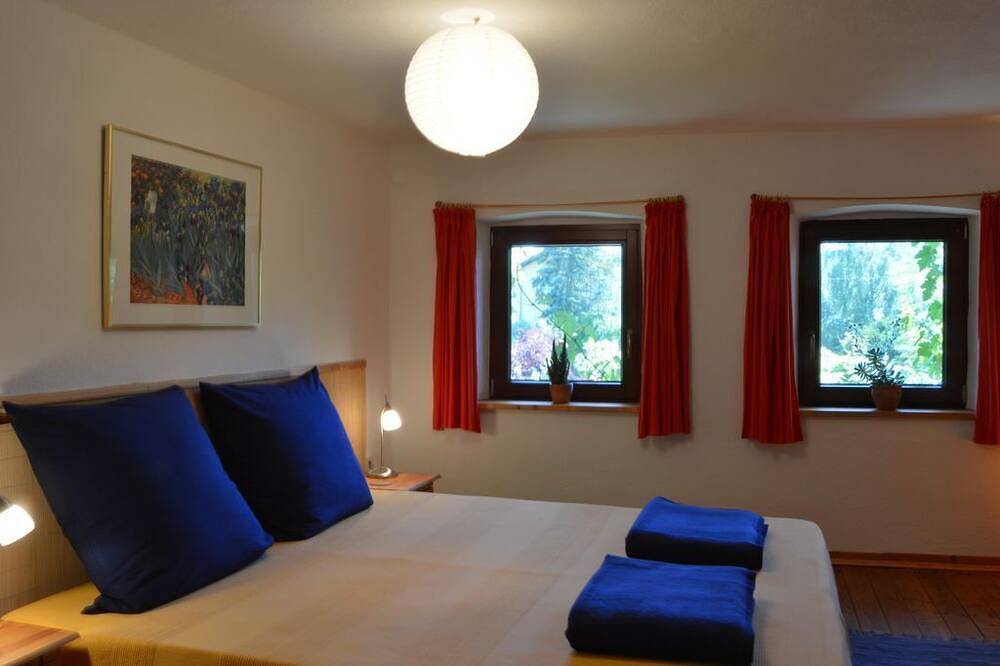 Ganze Wohnung, Haus Kaspers - 5-Bett-Ferienhaus, Dusche und Bad/Wc, Nichtraucher in Kelberg, Vulkaneifel