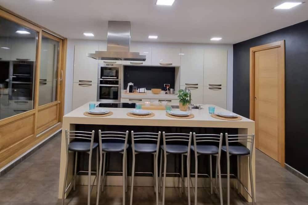 Apartamento entero, Gran alojamiento en la costa del país vasco, con capacidad para 8 o 10 personas in Ondárroa, Costa Vasca
