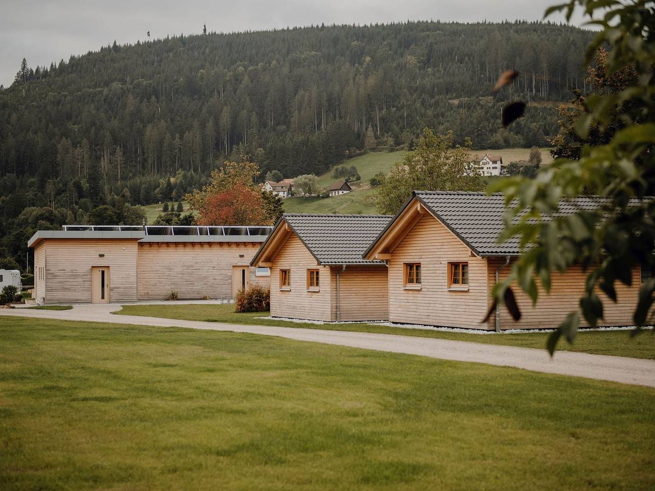 Natur-Camp Tannenfels - Blockhütte, 60 qm, 2 Schlafzimmer, Holzterrasse mit Garten, max. 4 Personen in Mitteltal, Baiersbronn