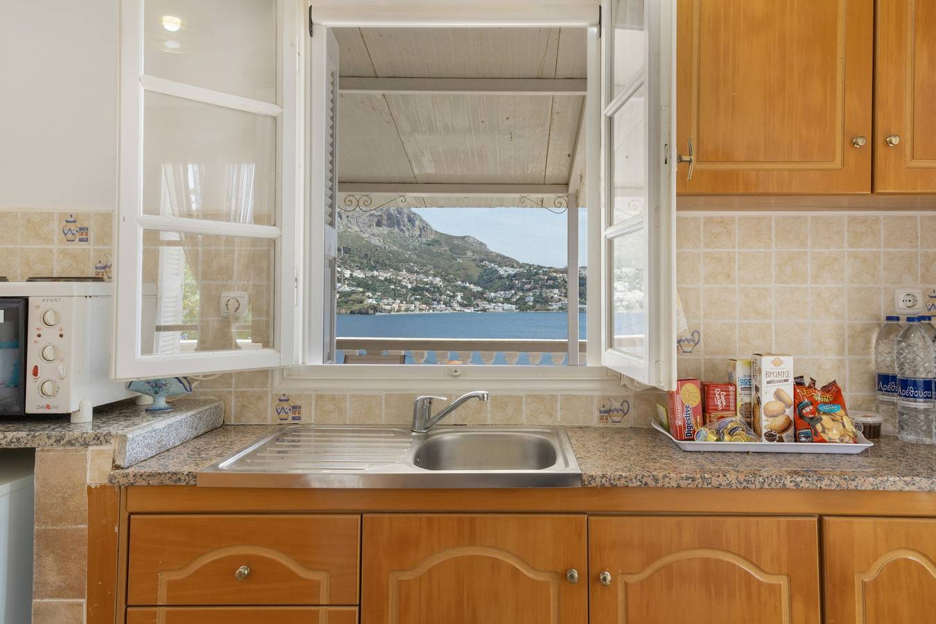 Entire studio, Studio Apartment 'Telendos' with Sea View, Wi-Fi and Air Conditioning in Kalymnos
