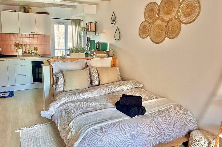 Apartamento entero, The Ochre Hut -Quiet & Peaceful- by Mon Petit Fare in Bourges, Región de Bourges