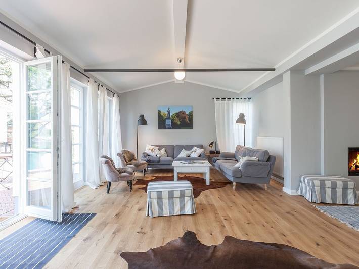 Ferienhaus für 12 Personen, mit Terrasse und Pool sowie Garten auf Rügen - 2